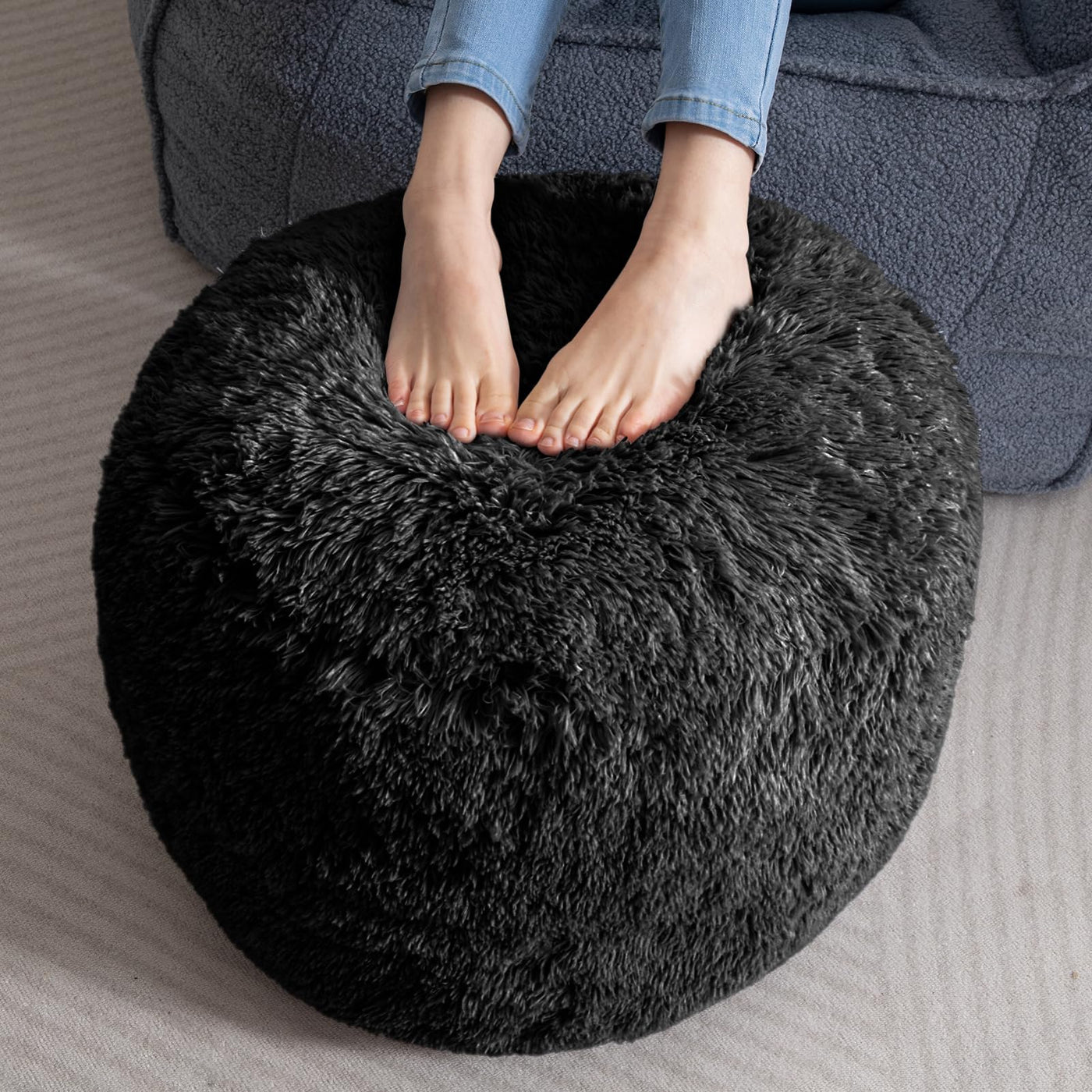 MAXYOYO Round Stuffed Pouf Ottoman, Long Faux Fur Poufs with Foam Chunk Filling, Black